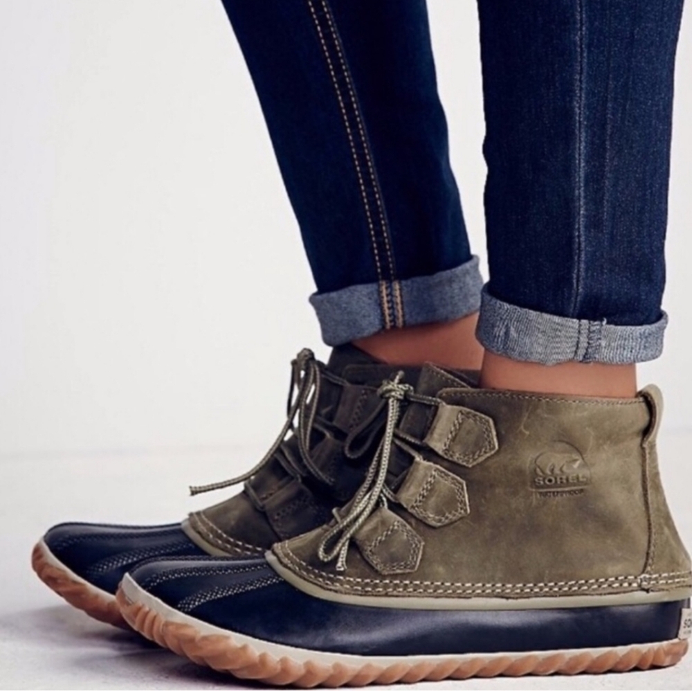 Sorel Olive and Black Winter Boots